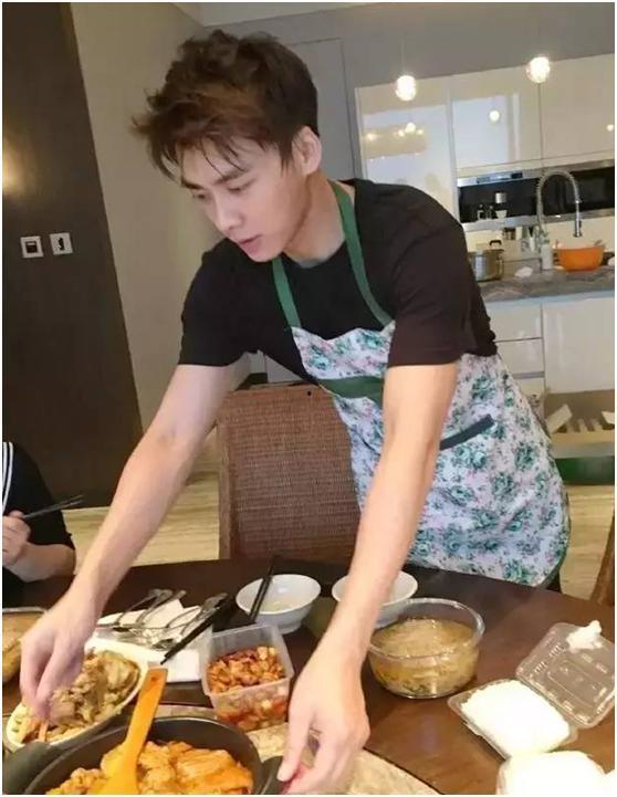 明星做饭图片大全,美食瞬间，魅力四溢