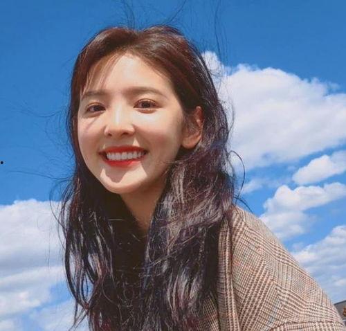 网红MO0n,网红界的璀璨星辰，揭秘其魅力与影响力